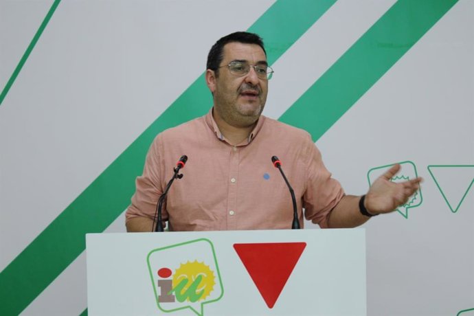 El coordinador provincial de Izquierda Unida Málaga, Guzmán Ahumada, en rueda de prensa