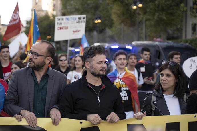El portavoz de ERC en el Congreso, Gabriel Rufián, acude a una manifestación convocada por la Comissió 9Octubre bajo el lema: Guanyar Sobiranies
