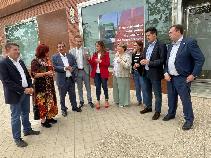 José Entrena, tercero por la izquierda en la imagen, con el Grupo Parlamentario del PSOE en Cortes Generales 