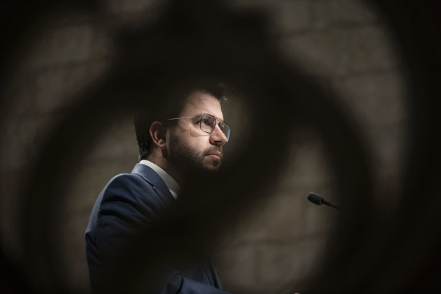 El presidente de la Generalitat, Pere Aragonès, comparece en rueda de prensa, en el Palau de la Generalitat, a 7 de octubre de 2022, en Barcelona, Cataluña, (España).