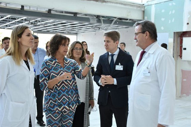 La consejera de Salud y Consumo de la Junta de Andalucía, Catalina García, visita las obras de la planta de Salud Mental del antiguo Hospital Militar de Sevilla