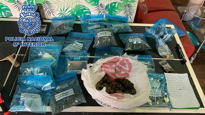 Parte de la droga intervenida