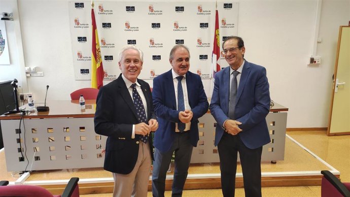 El director general de Innovación y Formación del Profesorado visita el CFIE.