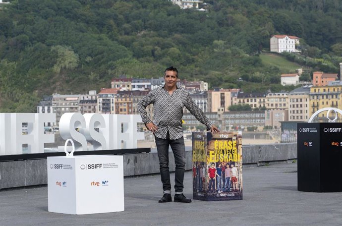 Archivo - El director Manu González, posa en el photocall de la película Érase una vez en Euskadi, en el Festival Internacional de Cine de San Sebastián