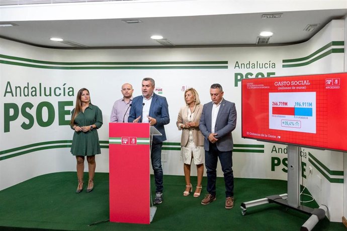 Juan Antonio Lorenzo (PSOE), en rueda de prensa por los PGE