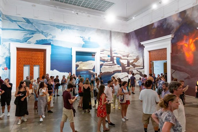 Archivo - VISITANTES EN EL CENTRO DEL CARME