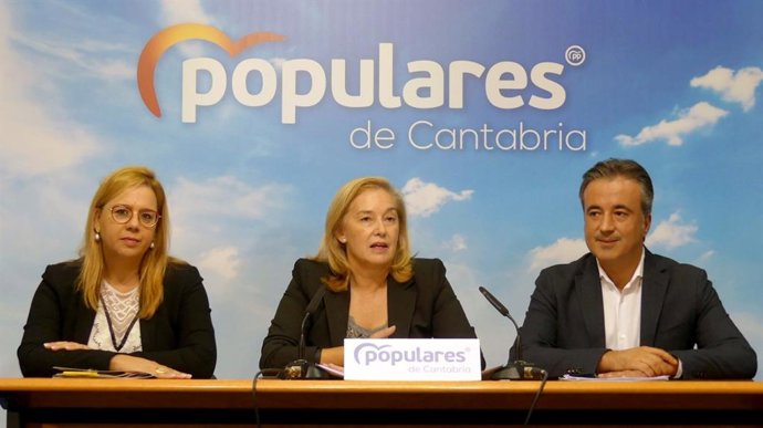 De izda a derecha: Elena Castillo, María José González Revuelta y Diego Movellán