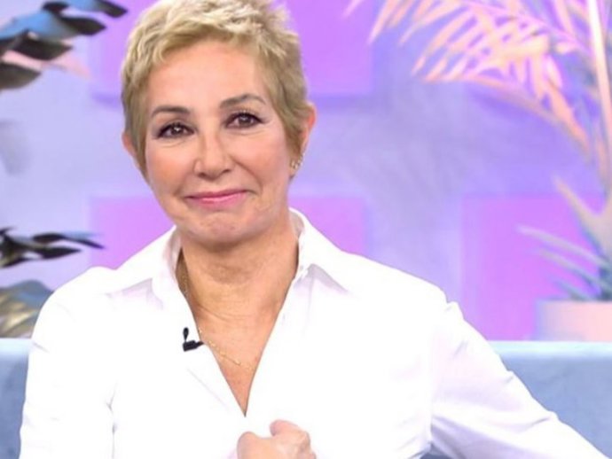 Ana Rosa Quintana, muy emocionada en su regreso a televisión