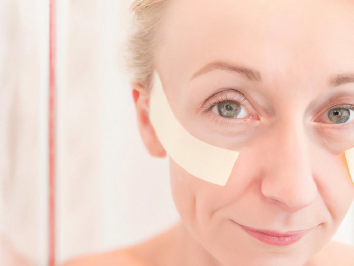 El Face Taping se ha puesto muy de moda en los últimos tiempos