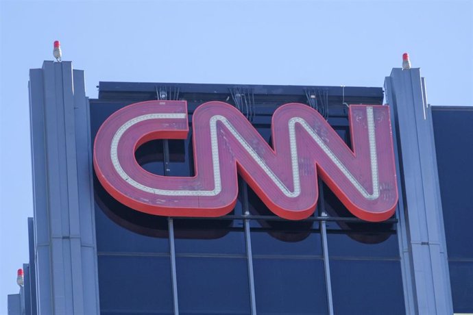 Archivo - Logo de la CNN en un edificio de EEUU.