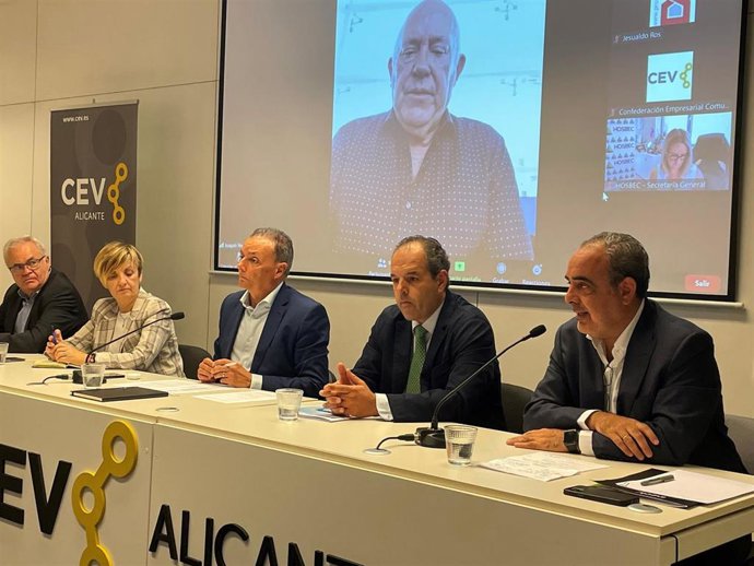 La CEV, Cámara de Comercio e Ineca anuncian movilizaciones "contra el ninguneo" de las cuentas hacia Alicante