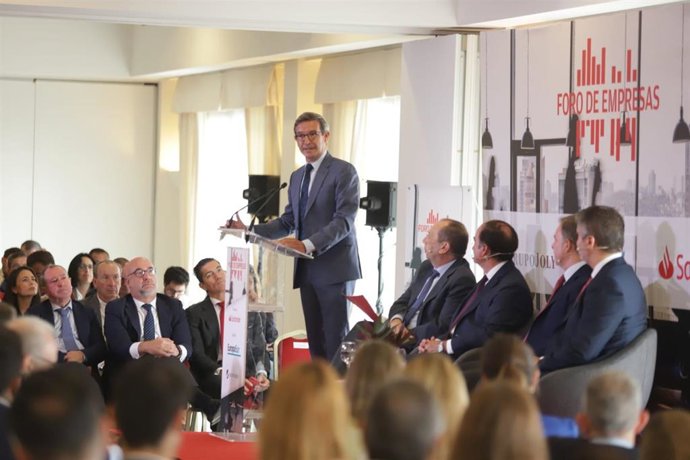 Paradela en un foro en Algeciras.