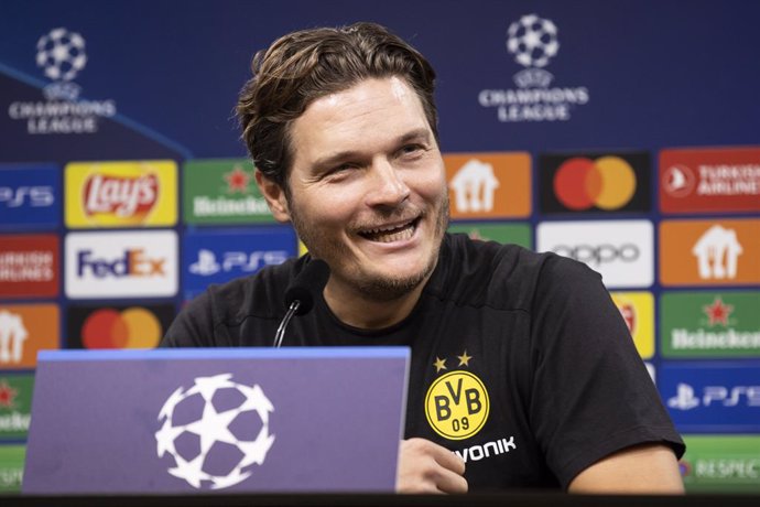 10 October 2022, North Rhine-Westphalia, Dortmund: Dortmund's coach Edin Terzic speaks during the team's press conference ahead of Tuesday's UEFAChampions League Group Gsoccer match against FC Sevilla. Photo: Marco Steinbrenner/dpa