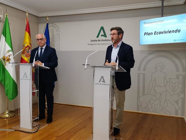 Estrella y Contreras durante la rueda de prensa del Plan de Ecovivienda