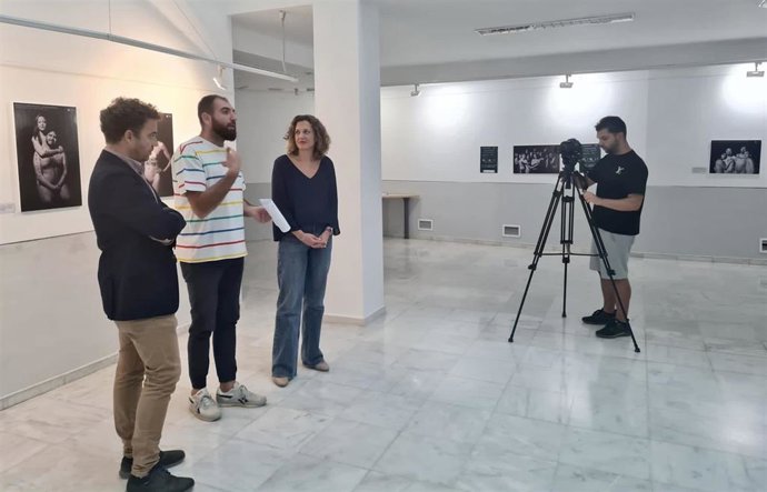 El centro municipal de La Morana acoge una exposición fotográfica para reflexionar sobre los derechos sexuales.