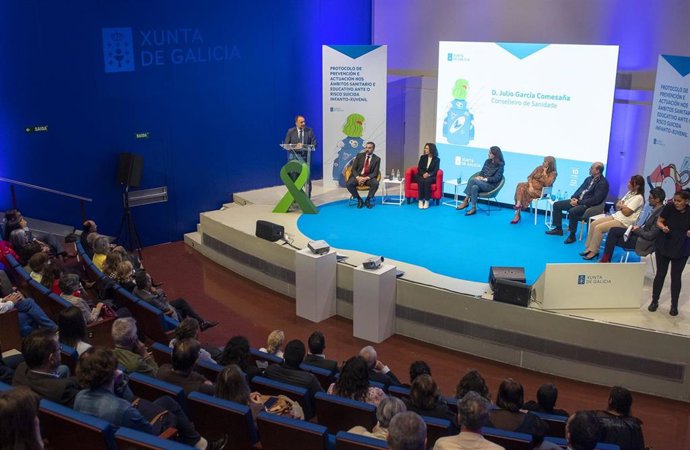 O conselleiro de Sanidade, Julio García Comesaña, intervén no acto de presentación do Protocolo de prevención e actuación nos ámbitos sanitario e educativo ante o risco suicida infanto-xuvenil.