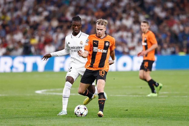 Mykhaylo Mudryk y Eduardo Camavinga en el Real Madrid-Shakhtar Donetsk de la semana pasada en el Santiago Bernabéu