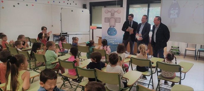 Charla educativa del nuevo programa 'Salmarina y el Planeta Tierra', de Emacsa y Facua, ofrecida en el CEIP Santuario de Córdoba.