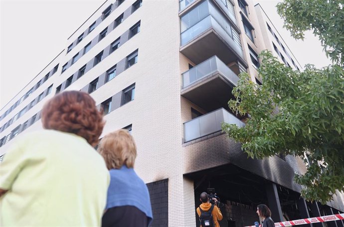 Vista de un edificio quemado a causa de la explosión de un local comercial de Alcorcón