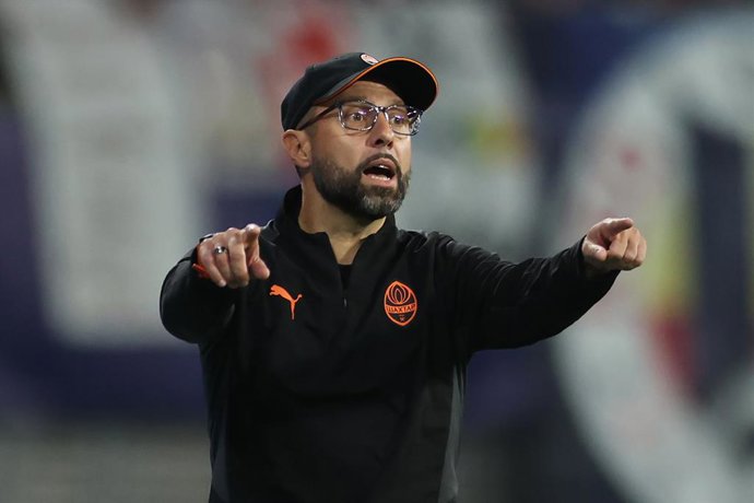 Archivo - 06 September 2022, Saxony, Leipzig: Donetsk coach Igor Jovicevic gestures on the sidelines during the UEFA Champions League Group F soccer match between RB Leipzig and Shakhtyor Donetsk at Red Bull Arena. Photo: Jan Woitas/dpa
