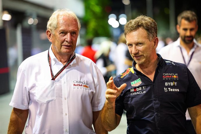 Helmut Marko y Christian Horner durante el Gran Premio de Singapur de 2022