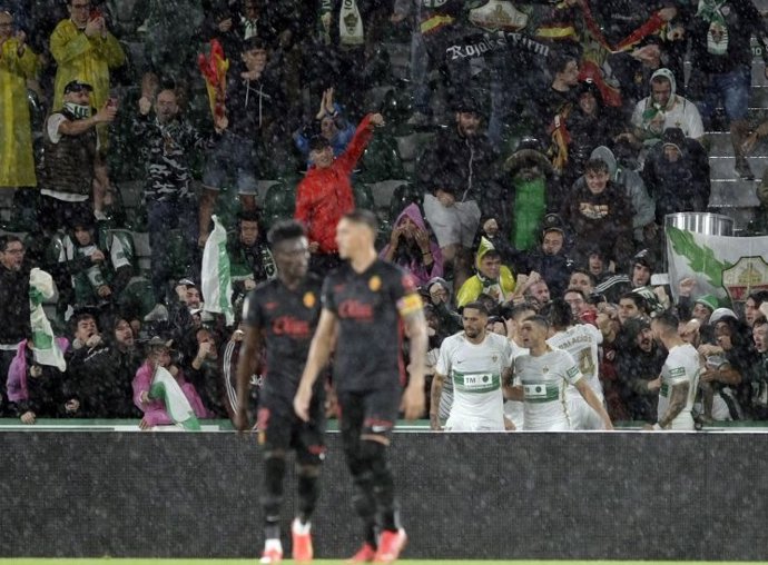 Los jugadores del Elche celebran el 1-0 ante el Mallorca en LaLiga Santander 2022-2023