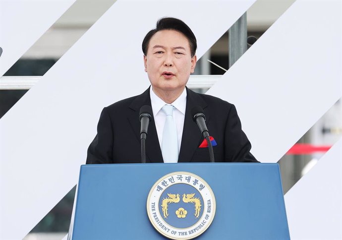 Archivo - 15 August 2022, South Korea, Seoul: South Korea's President Yoon Suk-yeol delivers his National Liberation Day speech at the presidential office. Photo: -/YNA/dpa