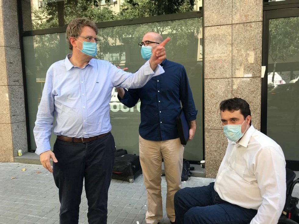 Archivo - El presidente del PDeCAT, David Bonvehí, con Ferran Bel y Genís Boadella en una foto de archivo