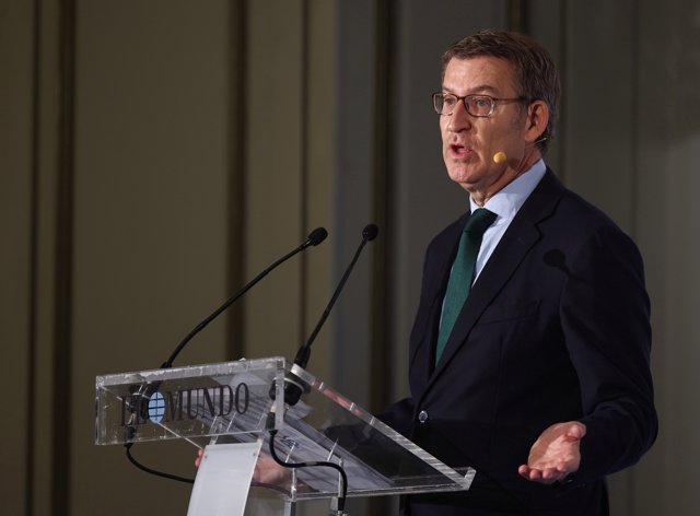 El presidente del PP, Alberto Núñez Feijóo, interviene durante el  encuentro del ciclo ‘Cita con El Mundo’, en el Hotel Westin Palace, a 11 de octubre de 2022, en Madrid (España).