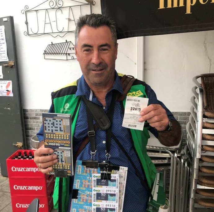 José Luis Ortiz, vendedor de la ONCE que ha repartido 245.000 euros en premios entre siete vecinos de Aznalcázar.