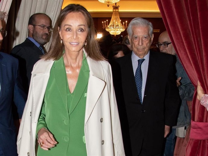 Isabel Preysler y Mario Vargas Llosa en la entrega de premio 'Madrileño del año' al Nobel