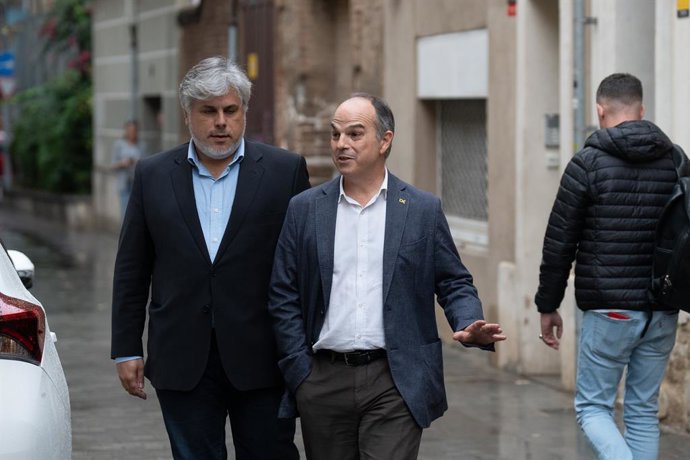 El líder de Junts al Parlament, Albert Batet, i el secretari general del partit, Jordi Turull