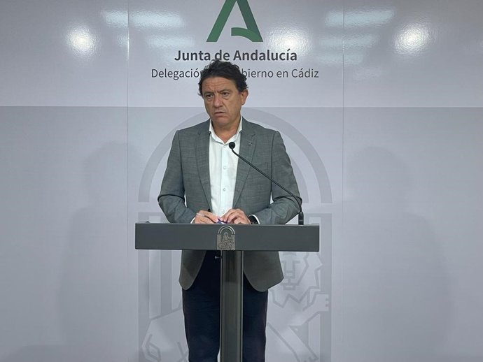 El delegado territorial de Empleo, Empresa y Trabajo Autónomo de la Junta en Cádiz, Daniel Sánchez Román, en rueda de prensa