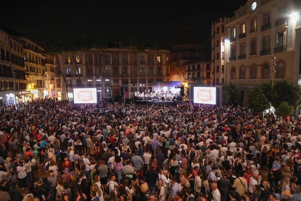 Concierto en la plaza de la Constitución de Málaga capital por La Noche en Blanco 2022