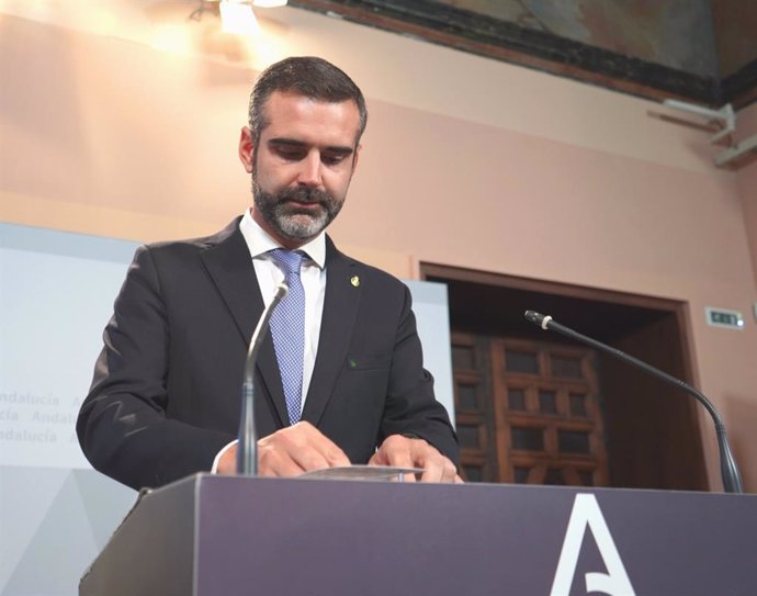 El consejero de Sostenibilidad, Medio Ambiente y Economía Azul y portavoz del Gobierno andaluz, Ramón Fernández-Pacheco, en rueda de prensa tras la reunión del Consejo de Gobierno.