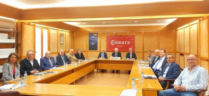 En El Centro, Preside La Reunión El Presidente De La Cámara De Comercio De Burgos, Antonio Miguel Méndez Pozo.