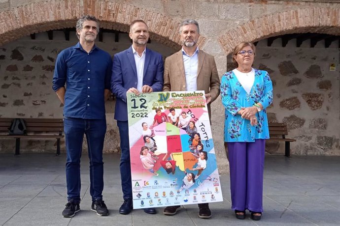 El presidente del IPBS, Francisco Ángel Sánchez (segundo por la dcha.), en la presentación del IV Encuentro de Consejos de Infancia y Adolescencia, que se celebrará en Dos Torres.