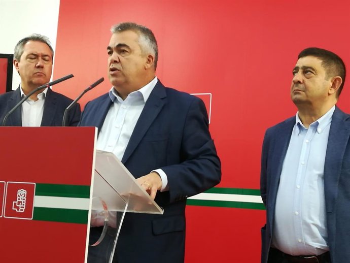 Santos Cerdán, junto a Juan Espadas y Francisco Reyes.