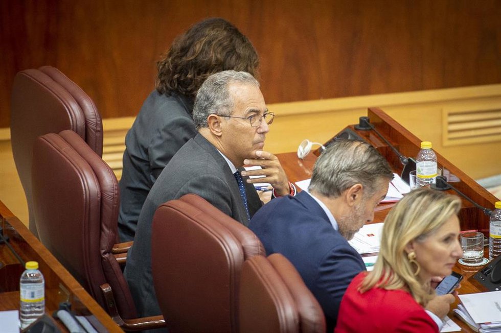 El vicepresidente y consejero de Educación y Universidades de la Comunidad de Madrid, Enrique Ossorio, durante una sesión plenaria en la Asamblea de Madrid, a 6 de octubre de 2022