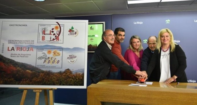 El Gobierno de La Rioja y Correos presentan el sello dedicado a las DOP Alubia de Anguiano y Nuez de Pedroso