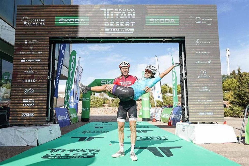 Konny y Vera Looser, ganadores de la Skoda Titan Desert Almería.