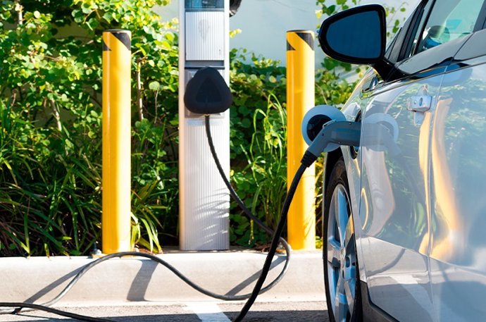 Archivo - Economía/Motor.- Una de cada cuatro búsquedas 'online' son de coches electrificados, según Sumauto