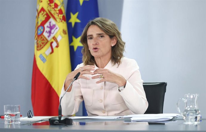La vicepresidenta tercera y ministra para la Transición Ecológica y el Reto Demográfico, Teresa Ribera, interviene durante una rueda de prensa posterior al Consejo de Ministros, en el Palacio de La Moncloa