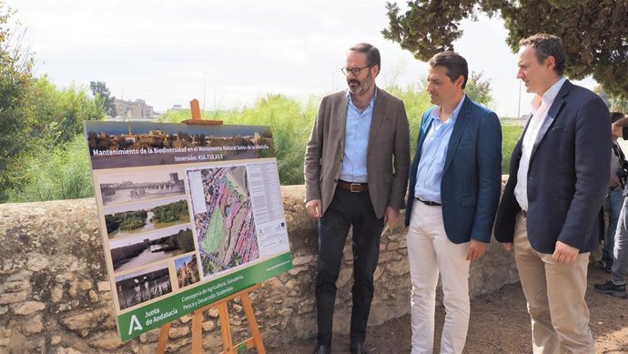 (Desde Izda.) Molina, Bellido Y Pérez, En Los Sotos Albolafia.