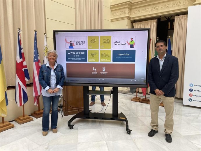 La concejala de Servicios Operativos y responsable de Limasam, Teresa Porras, en rueda de prensa