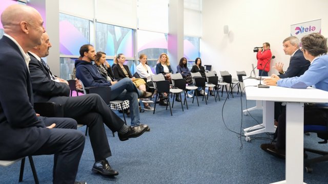 El director General de Innovación, Desarrollo Tecnológico y Emprendimiento Industrial, Jorge Muyo, da la bienvenida a las 13 emprendedoras de ocho países europeos que participan en The Break, el Programa de Atracción de Emprendimiento Femenino.