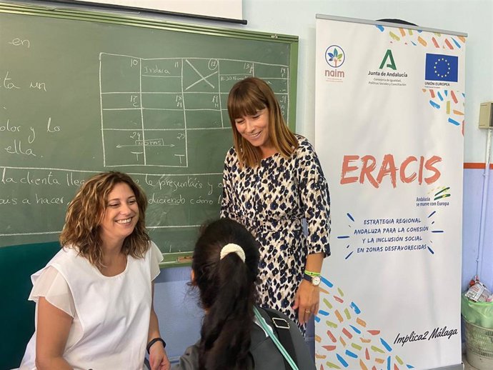 La delegada de Inclusión Social, Juventud, Familias e Igualdad, Ruth Sarabia, ha visitado la asociación malagueña NAIM.