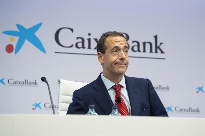 Archivo - El consejero delegado de CaixaBank, Gonzalo Gortázar, presenta los resultados de la entidad del primer semestre de 2022, en el edificio de CaixaBank, a 29 de julio de 2022, en Valencia, Comunidad Valenciana (España).