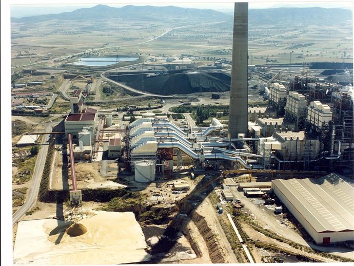 Archivo - Central térmica de Andorra, cerrada en 2020.