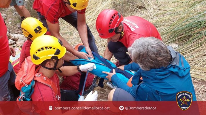 Rescate de la turista por parte de Bomberos de Mallorca.